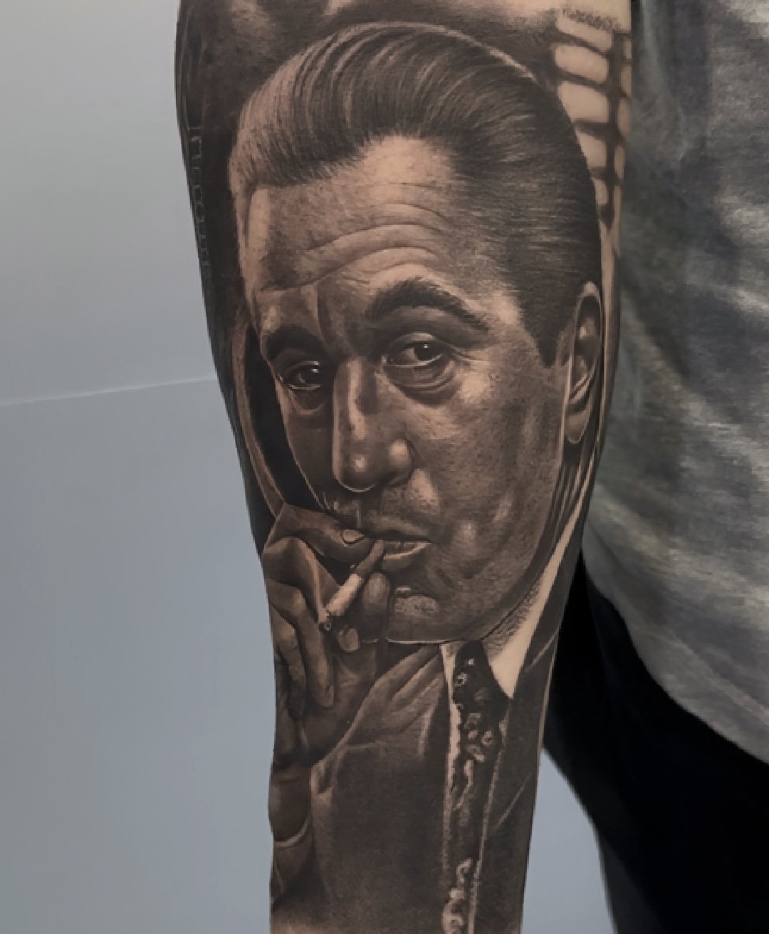 Tatuaje retrato realista en Madrid alta precisión Black & Grey